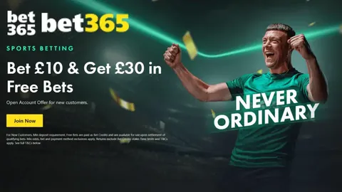 “德国足协杯赛事因暴雨影响，比赛被迫推迟”