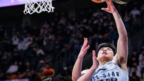 特朗普批泽连斯基：其行为加剧乌克兰危机持续